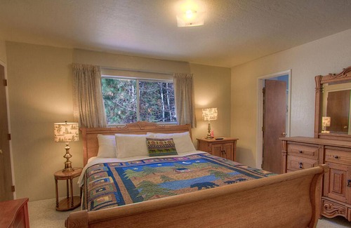 Lower Kingsbury Cabin | Bowers Mansion by Lake Tahoe Accommodations