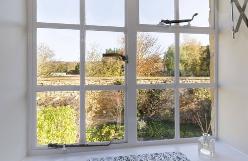 Broadway Cottage | Box Cottage - sleeps 4 guests in 2 bedrooms