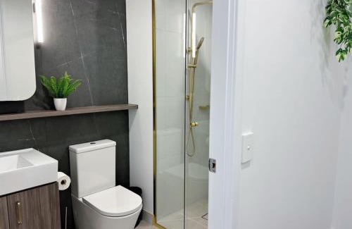 Box Hill Apartment | Box Hill 1BR Apt with Pool,Gym,Sauna l158
