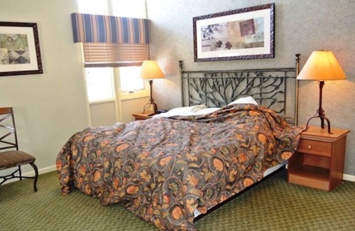 Boyne Falls Ski Chalet | Boyne Mountain Villa Ski In/Out in the heart of everything