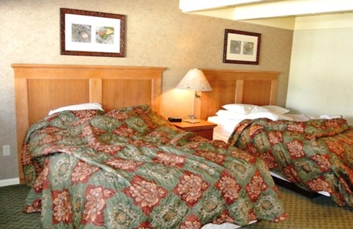 Boyne Falls Ski Chalet | Boyne Mountain Villa Ski In/Out in the heart of everything