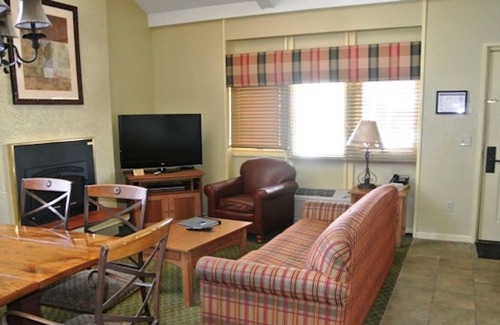 Boyne Falls Ski Chalet | Boyne Mountain Villa Ski In/Out in the heart of everything