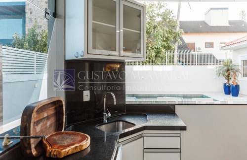 Jurere House | High Standard, Heated Pool, 6 Suites, Jurere Internacional, 100 meters from the sea.