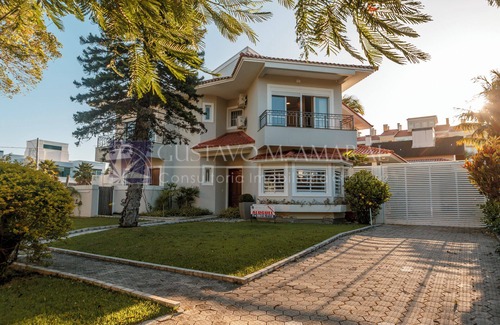 Jurere House | High Standard, Heated Pool, 6 Suites, Jurere Internacional, 100 meters from the sea.