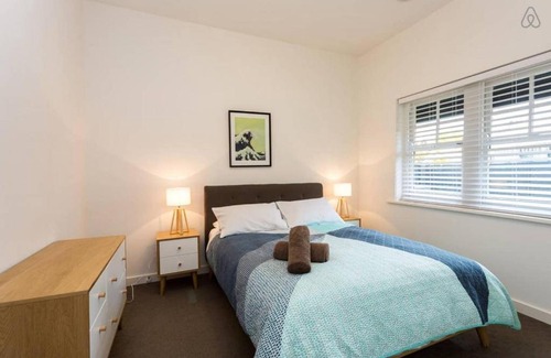 Richmond Bed & Breakfast | Bradman Modern Style a Walk to MCG, Swan St, CBD