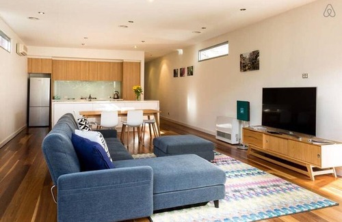Richmond Bed & Breakfast | Bradman Modern Style A Walk To Mcg, Swan St, Cbd