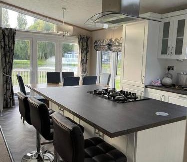 Allerthorpe House | Bramble Lodge with Hot Tub