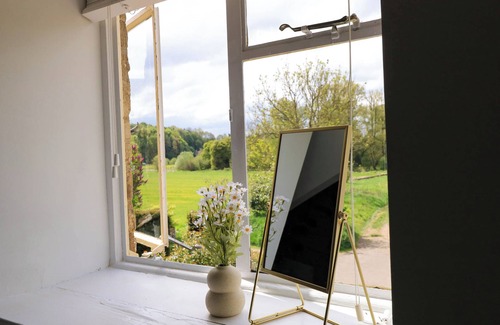 Chedworth House | BRAMLEY COTTAGE, pet friendly, with a garden in Cirencester