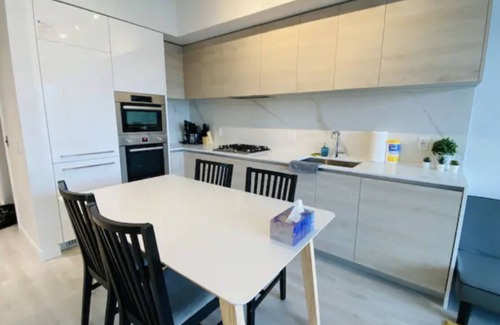 Burnaby Condo | Brand New 1 BDR+1Den With Mountain View+Free Parking
