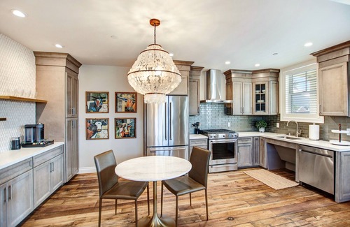 Sonoma House | Brand New 1 Bedroom Luxury Bungalow steps from Sonoma Plaza