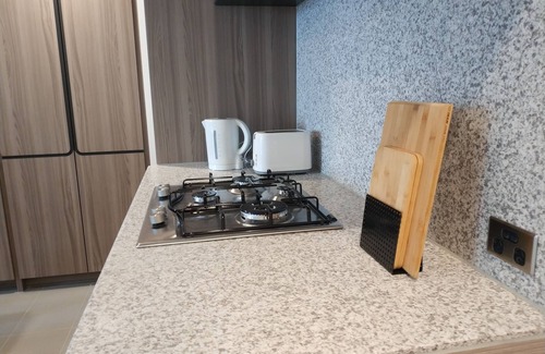 Melbourne Apartment | Brand New 2BD High speed WIFI+Parking at request/Walking Distance to Everything