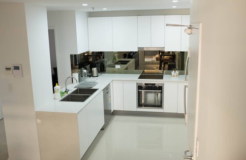Granville Apartment | Brand New 3.5BR Apartment/3 min walk to STN+BUS