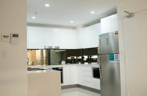 Granville Apartment | Brand New 3.5BR Apartment/3 min walk to STN+BUS