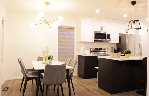 Evanston House | Brand New| 3 Bedroom, 1 king 2 Queen| Near Airport