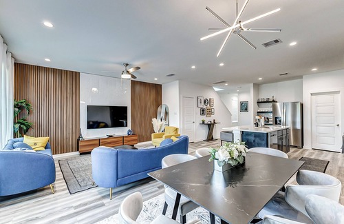 Southeast Houston House | Brand New 3Bd Luxury Family-Friendly Home mins 2 Downtown,NRG Stadium,Med Center