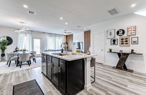 Southeast Houston House | Brand New 3Bd Luxury Family-Friendly Home mins 2 Downtown,NRG Stadium,Med Center