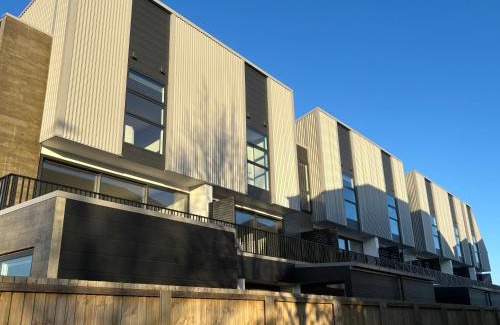 Christchurch City Centre Apartment | Brand New 3BR with garage - Your Base to Explore the CBD