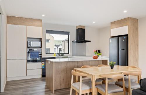 Christchurch City Centre Apartment | Brand New 3BR with garage - Your Base to Explore the CBD