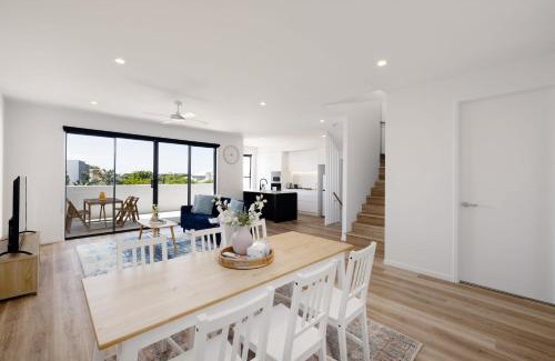 Gold Coast House | Brand New 3BR with Pool Golf nearby huge balcony
