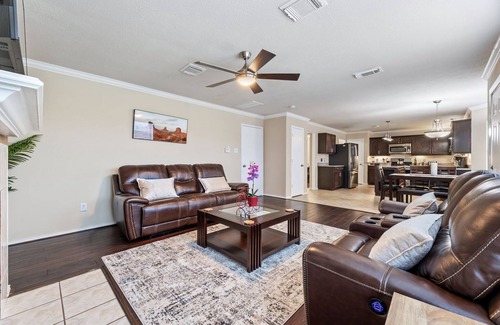 Houston House | Brand New 4Bd 2Baths Home With Hot Tub