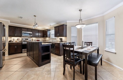 Houston House | Brand New 4Bd 2Baths Home With Hot Tub