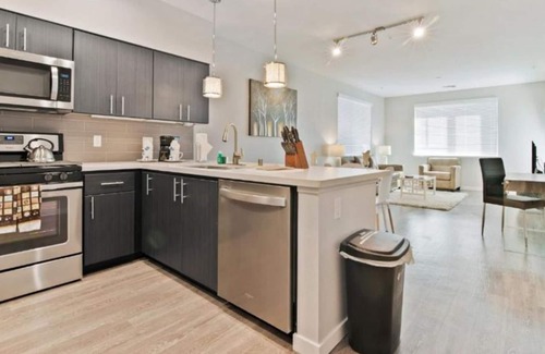 Menlo Park Apartment | Brand New Anton Menlo Luxury Studios with Great Onsite Amenities