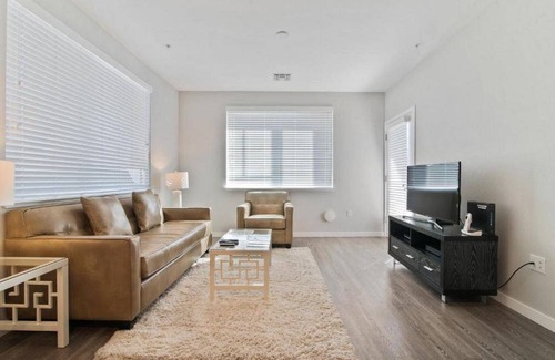 Menlo Park Apartment | Brand New Anton Menlo Luxury Studio with Great Onsite Amenities