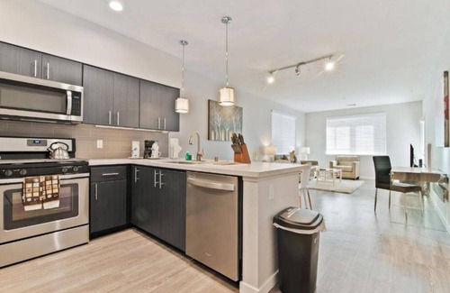 Menlo Park Apartment | Brand New Anton Menlo Luxury Studio with Great Onsite Amenities