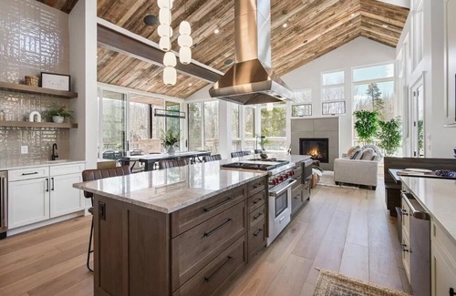 Silverthorne House | BRAND NEW beautiful Luxury home with Modern touches in charming Silverthorne