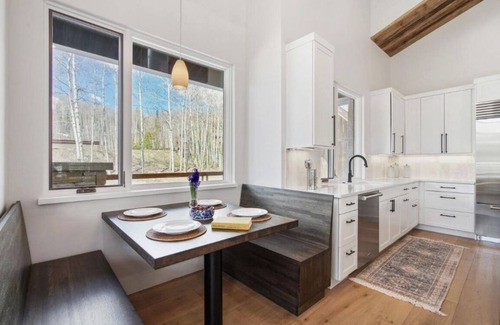 Silverthorne House | BRAND NEW beautiful Luxury home with Modern touches in charming Silverthorne