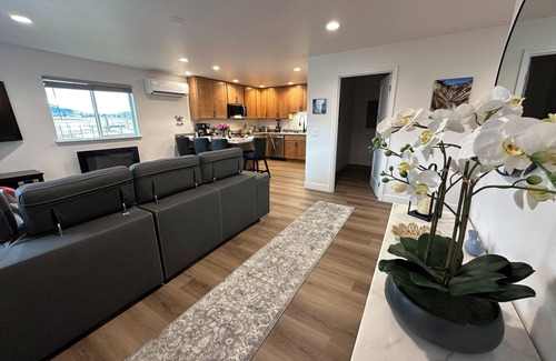 Bozeman House | Brand New! Bridger Mountain View, Self checkin, 2-bd 2 Bath Fireplace sleeps 5