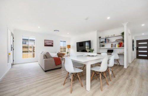 Eli Waters House | BRAND NEW Central Stylish Home
