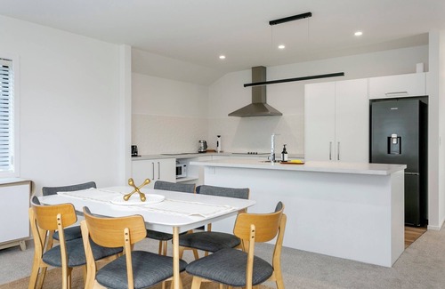 Wharewaka House | Brand New Cosy and Convenient Retreat in Taupo