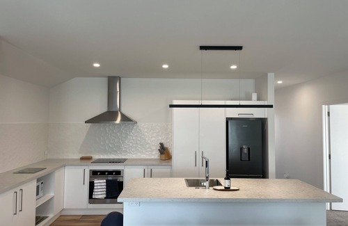 Wharewaka House | Brand New Cosy and Convenient Retreat in Taupo