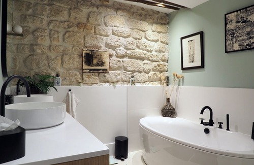Marais Apartment | BRAND NEW - FAMILY charmful apartment - SPACIOUS and QUIET and large kitchen