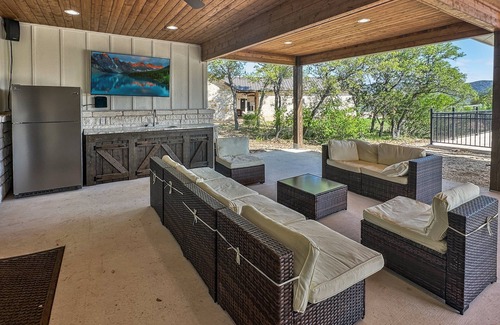 Sabinal House | Brand new for 2025 | On the golf course in Concan