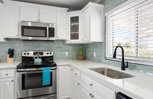 Paradise Valley Village House | Brand New Heated Pool | 6BR Escape | Golden Tee
