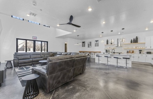 Hurricane House | BRAND NEW HOME! Large Pool, small putting green