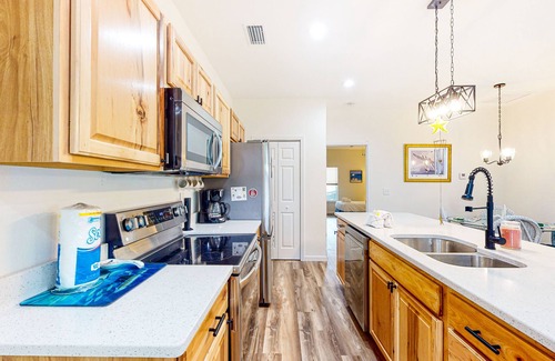 Port St. Joe House | Brand-new home with hangar, central AC, & full kitchen - dog-friendly