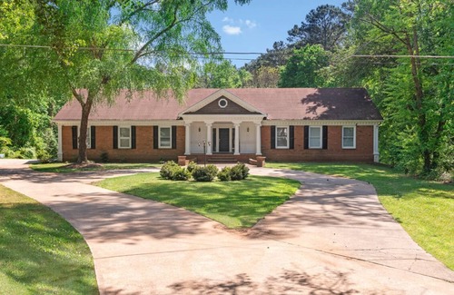 Lithonia House | Brand New Listing! 7BR 4BA , Gated Single Family Home, Pool, Hot Tub