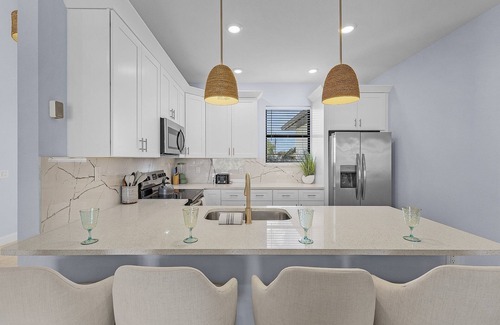 Diplomat House | Brand New & Luxurious, Sunsets, Heated Pool & Spa - Villa Palm Breeze - Roelens
