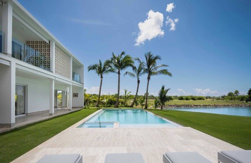 Casa de Campo Villa | Brand New & Modern 5Bdr Villa @ CDC! Pool, Jacuzzi and BBQ