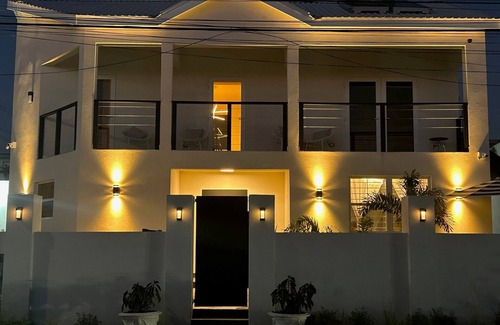 Fitts Village Villa | Brand New- Modern Sea' Ya Villa