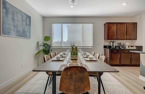 Spring Valley House | Brand New Modern & Luxe 5BR House Minutes to Strip