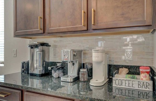 Spring Valley House | Brand New Modern & Luxe 5BR House Minutes to Strip