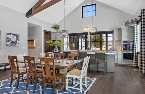 Victor House | Brand new modern mountain home with bright and spacious interior