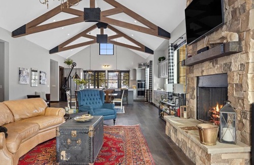 Victor House | Brand new modern mountain home with bright and spacious interior