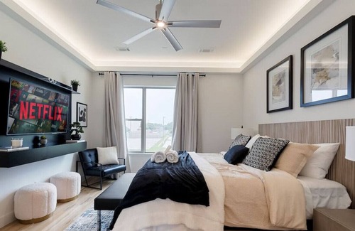 Farmers Branch House | Brand New Modern Smart Home W/ Rooftop