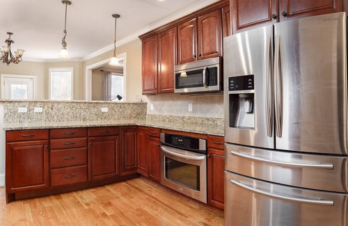 Asheville House | Brand New Pool and Hot Tub! Premium Wifi! Luxurious Home in Asheville. Bathrooms en-suite!