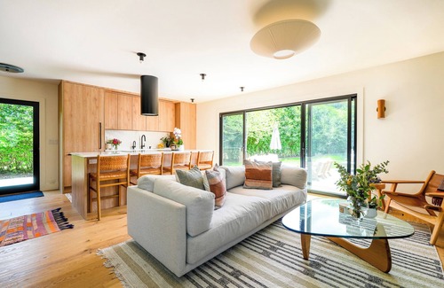 Montauk House | Brand New Renovated Modern Ditch Plains Oasis- One Block Walk to Beach